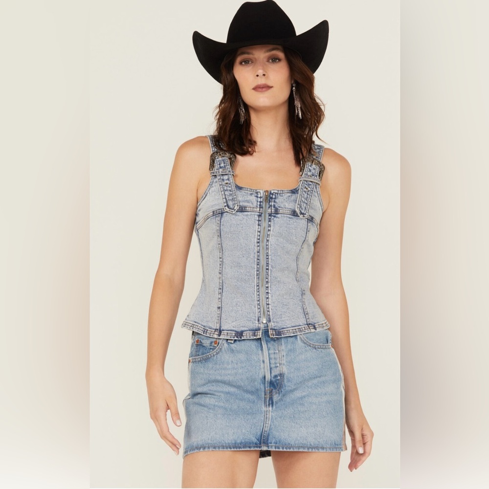 Blue B denim zip up top size large NWT western belt buckle straps